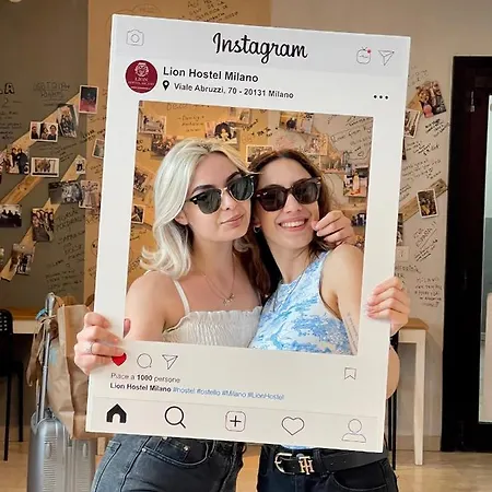 Lion & Youth אכסניה