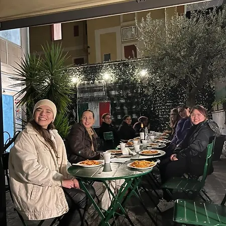 אכסניה Lion & Youth