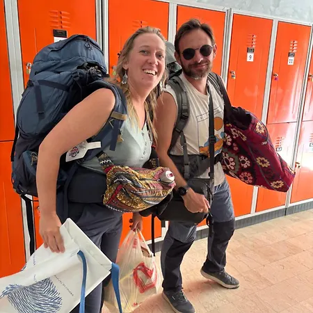 Lion & Youth אכסניה *