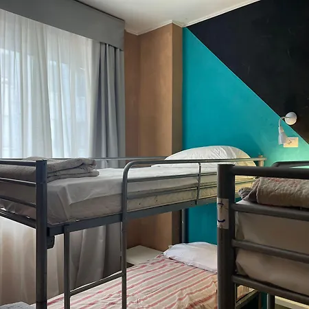 אכסניה Lion & Youth