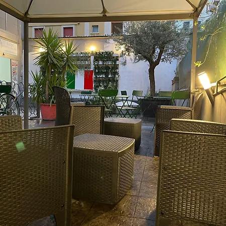 Lion & Youth אכסניה מילאנו