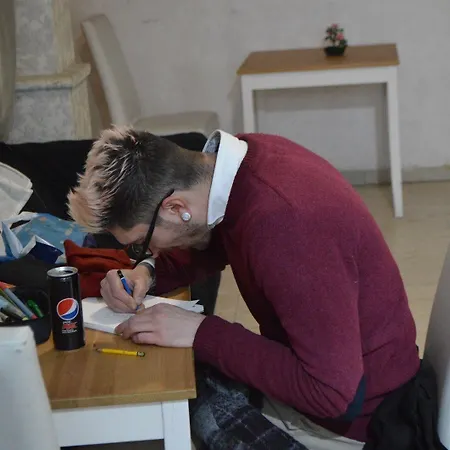 אכסניה Lion & Youth *