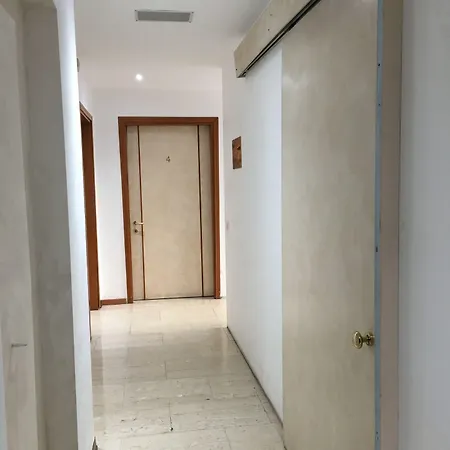 אכסניה Lion & Youth