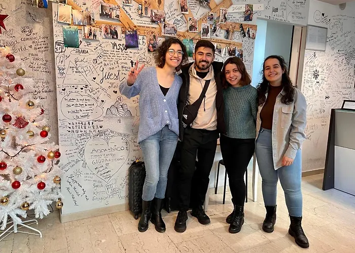 Lion & Youth Hostel *