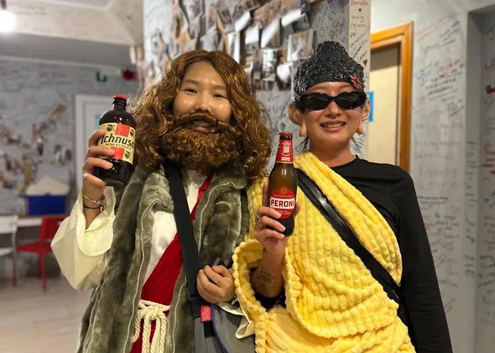 Lion & Youth Hostel *