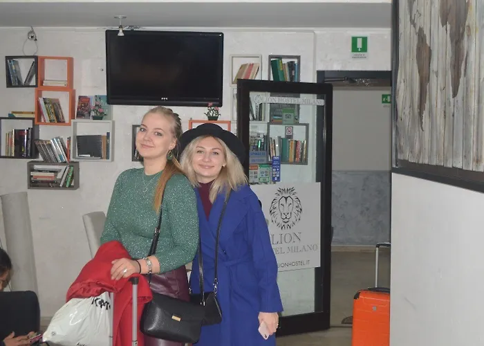 Lion & Youth Hostel *