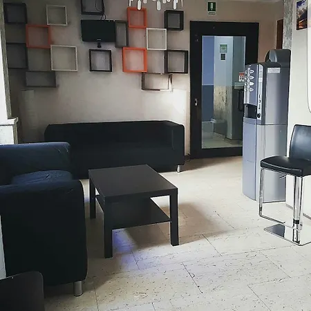 Lion & Youth Hostal *